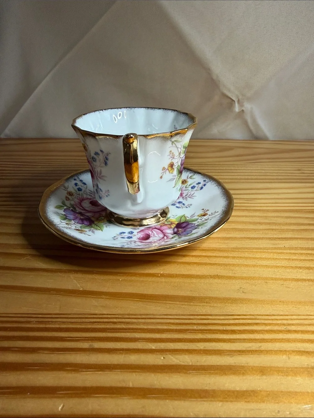 Vintage Elizabethan Fine Bone China Teacup & Saucer Jacobean Pattern
